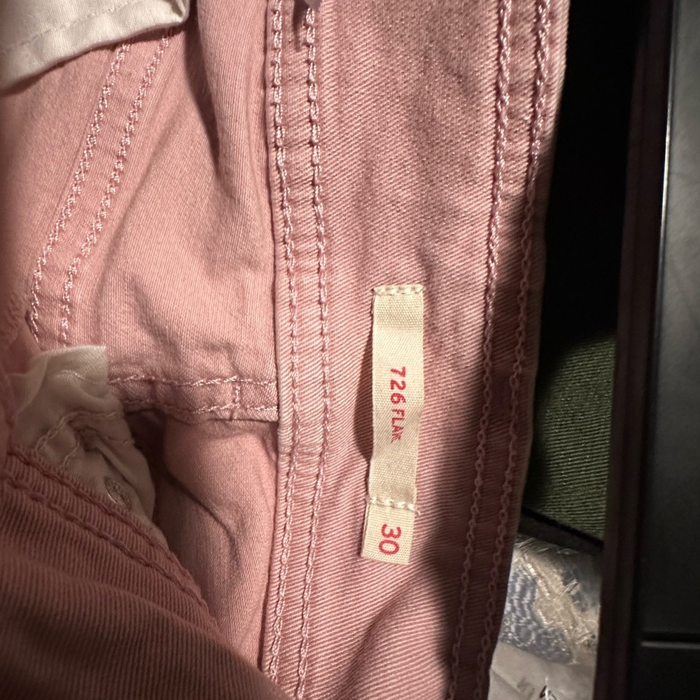 Levi's Women's Light Pink Jeans - Picture 9 of 10